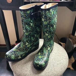 Cute woman size 11 rain boots